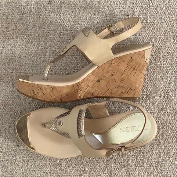 Guess Tan Slingback Wedges w/Gold Accents, 7.5M - Picture 3 of 8